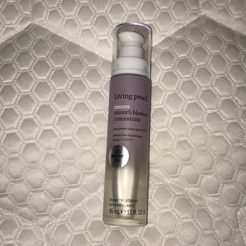 **SOLD***Living proof blow out oil